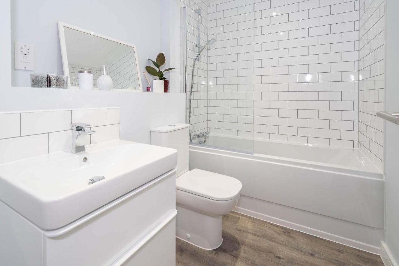 New Build - 2 Bed Snug Modern Apartment - Juliet Balcony - Roof Top Terrace - Digbeth, Birmingham City Centre - Free Netflix & Smart Tv Экстерьер фото